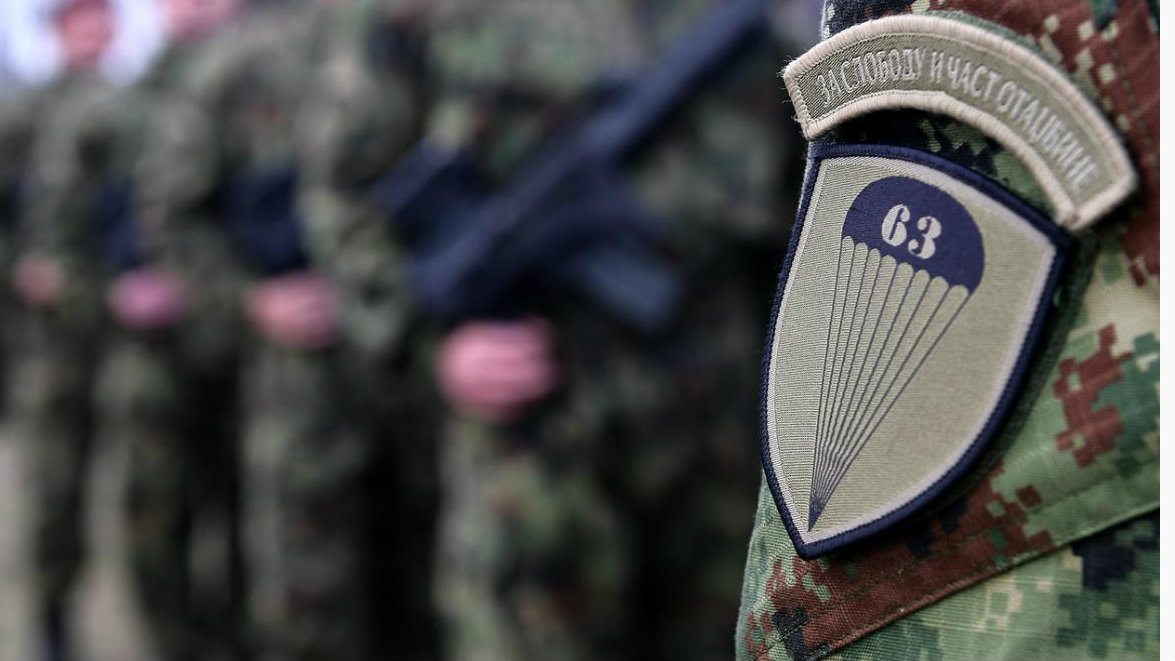 Vojnik poginuo prilikom skoka padobranom