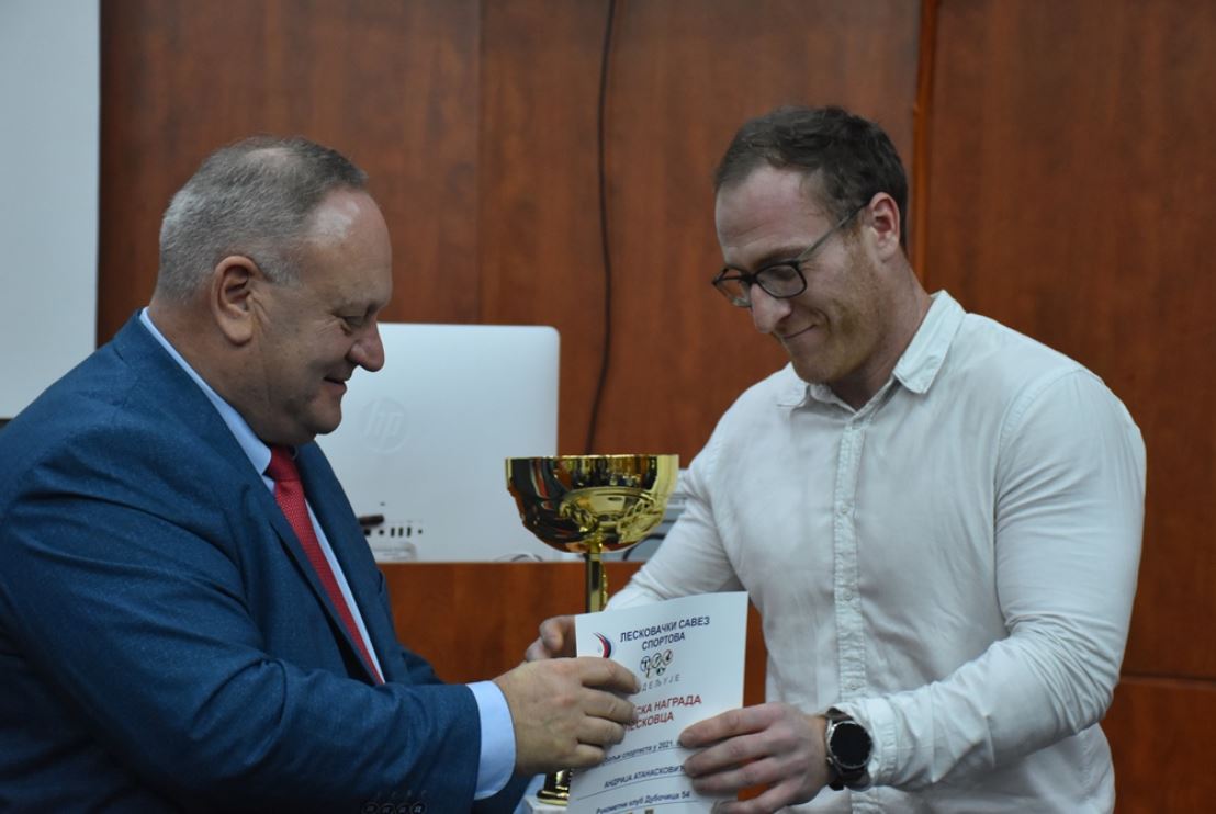 Gradski većnik izabran za sportistu godine u Leskovcu, na dodeli nagrada ishvalio gradonačelnika i lokalnu samoupravu u kojoj radi