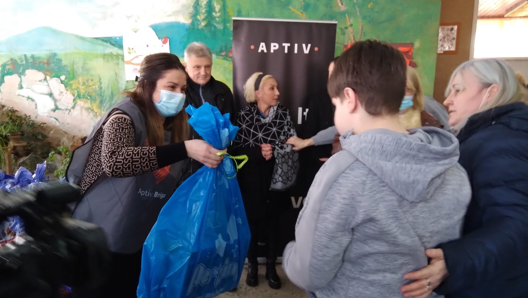 Aptiv donirao poklone deci sa posebnim potrebama u Leskovcu