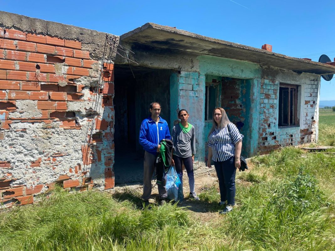 Osmočlana porodica Usković iz Brestovca živi u teškoj bedi, u kući bez krova, vrata, prozora…