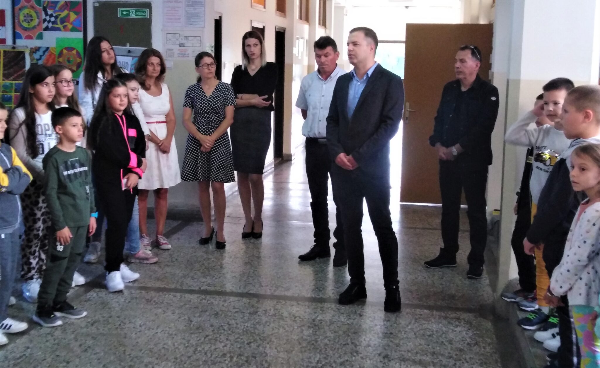 Svim prvacima u Vlasotincu od opštine jednokratna pomoć od 10.000 dinara