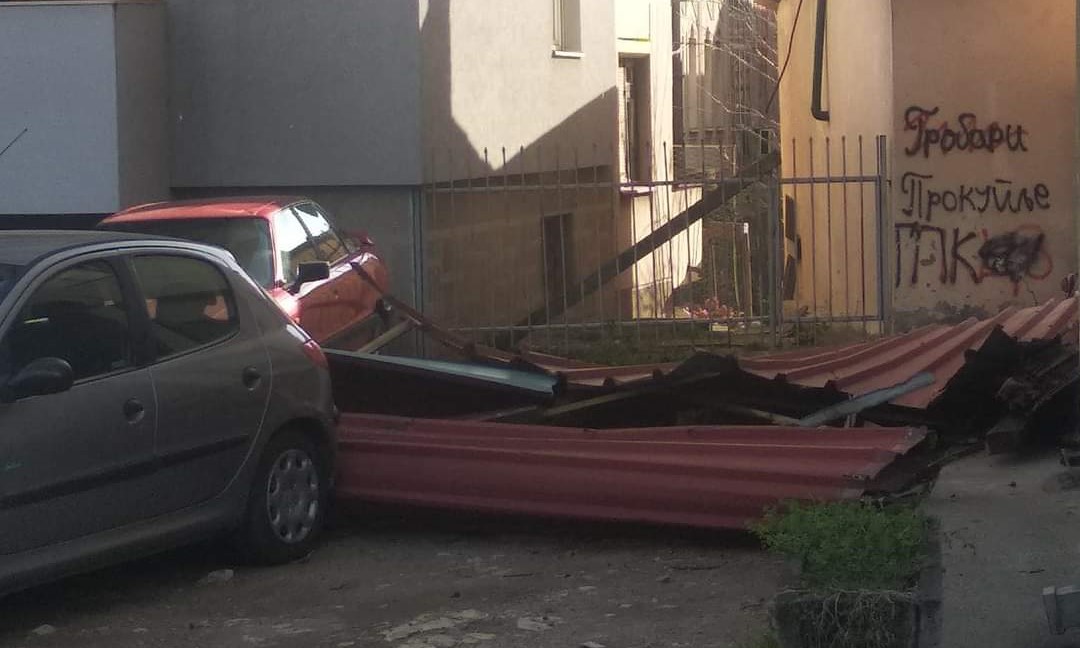 Jak vetar nosi sve pred sobom