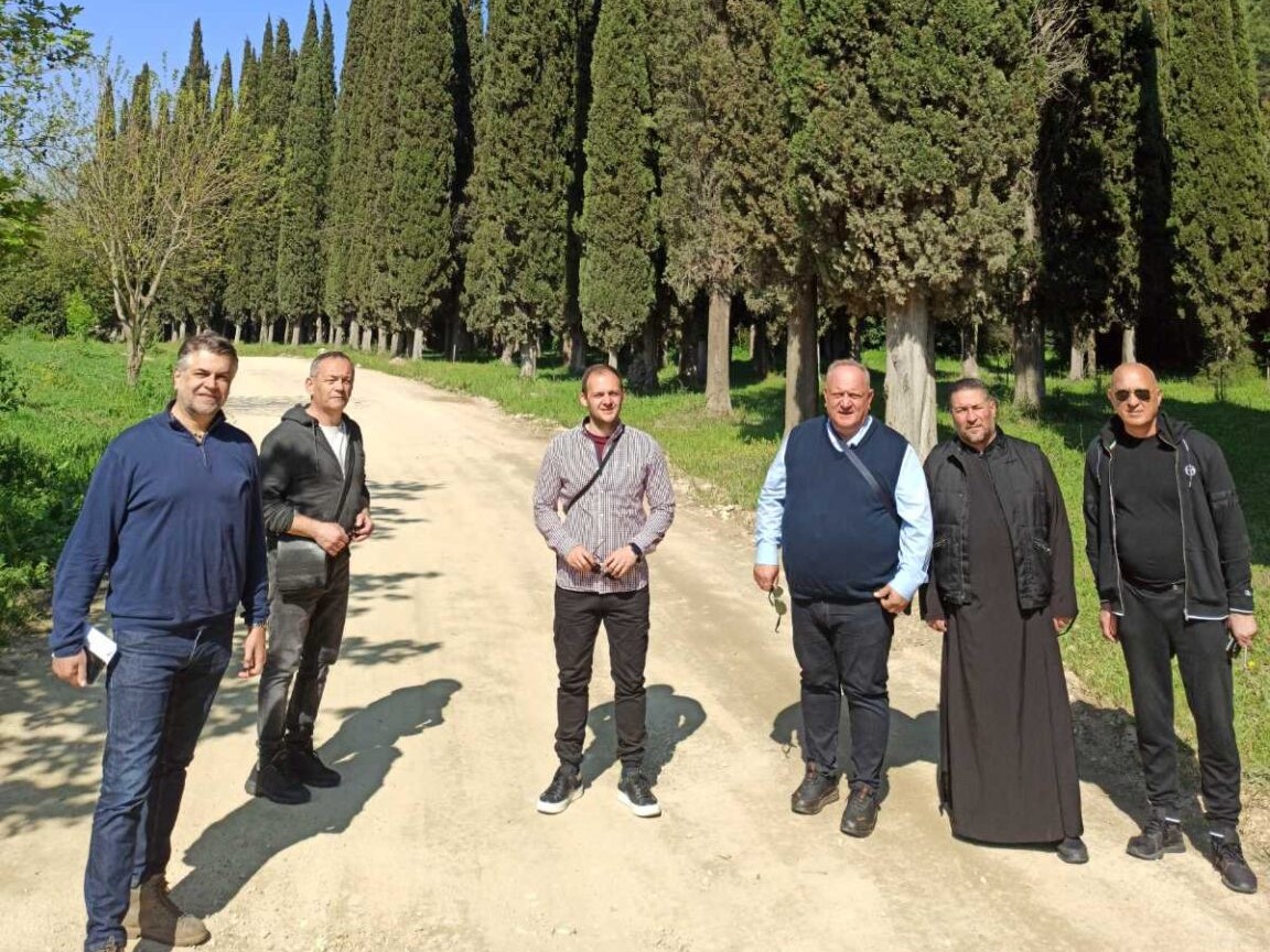 Opozicija: Cvetanović išao na Hilandar da okaja grehe? – Članovi delegacije: Posetu smo platili iz sopstvenog džepa