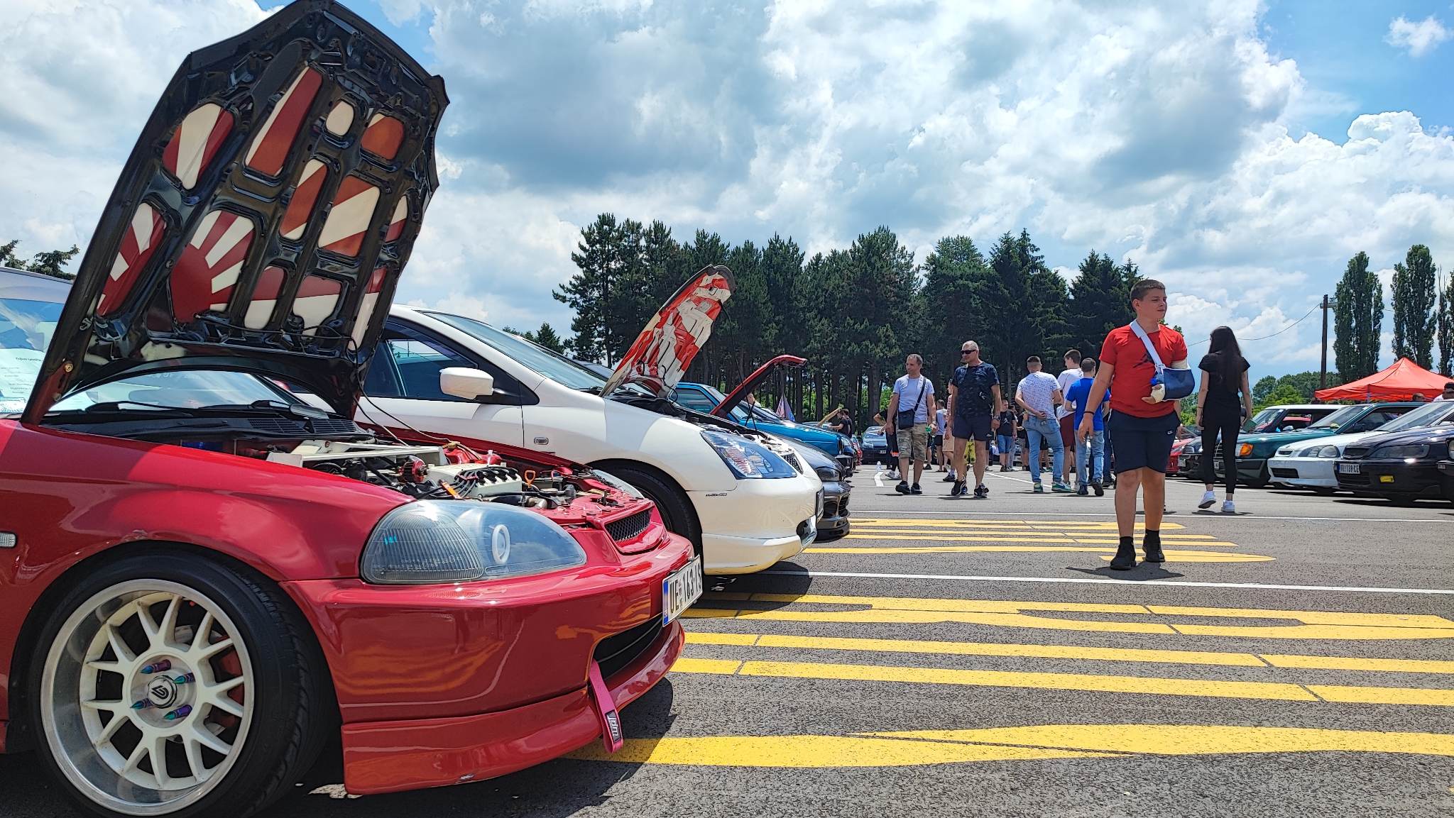 Na humanitarnom auto skupu u Leskovcu više stotina izlagača