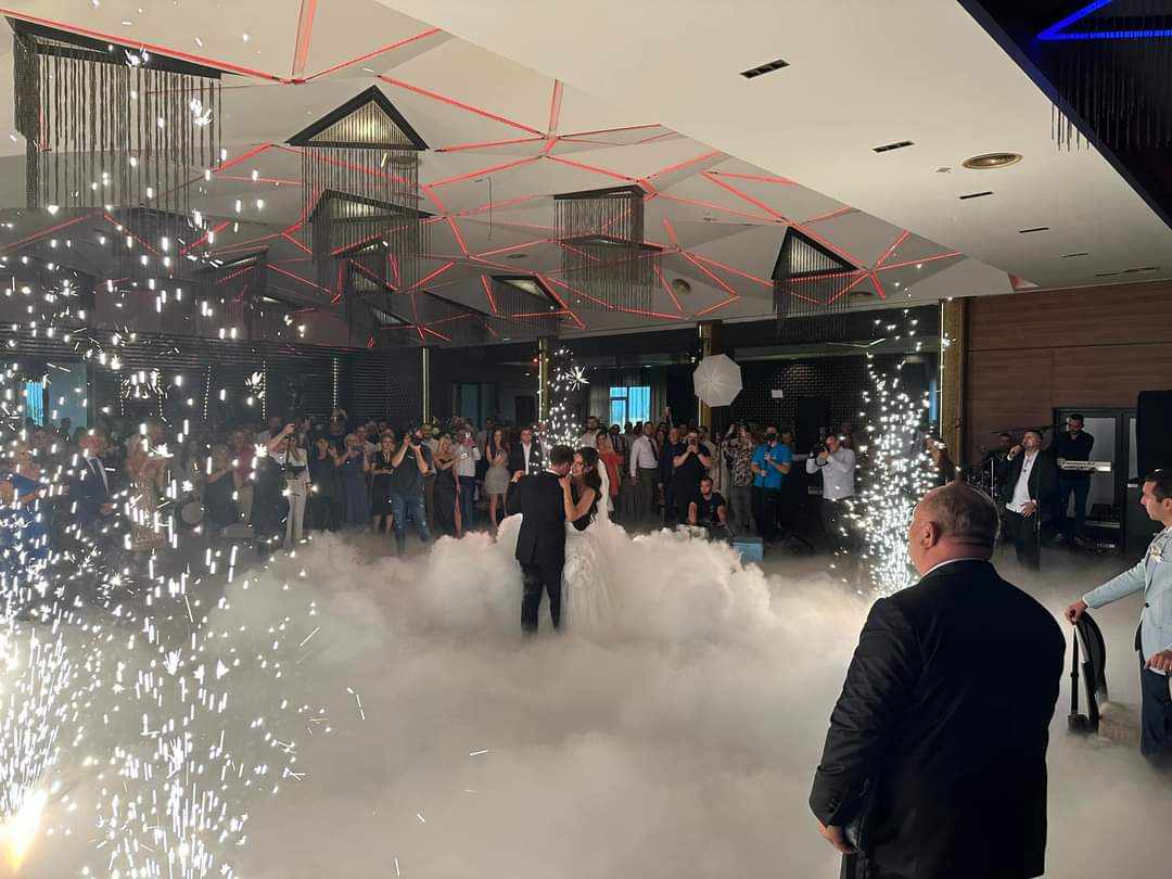 Svadba o kojoj se priča: Od očekivanih zvanica iz stranke samo Gašić i Udovičić?