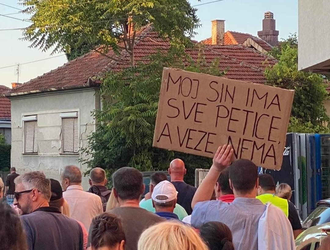 Transparent koji je obeležio jučerašnju šetnju “Srbija protiv nasilja”