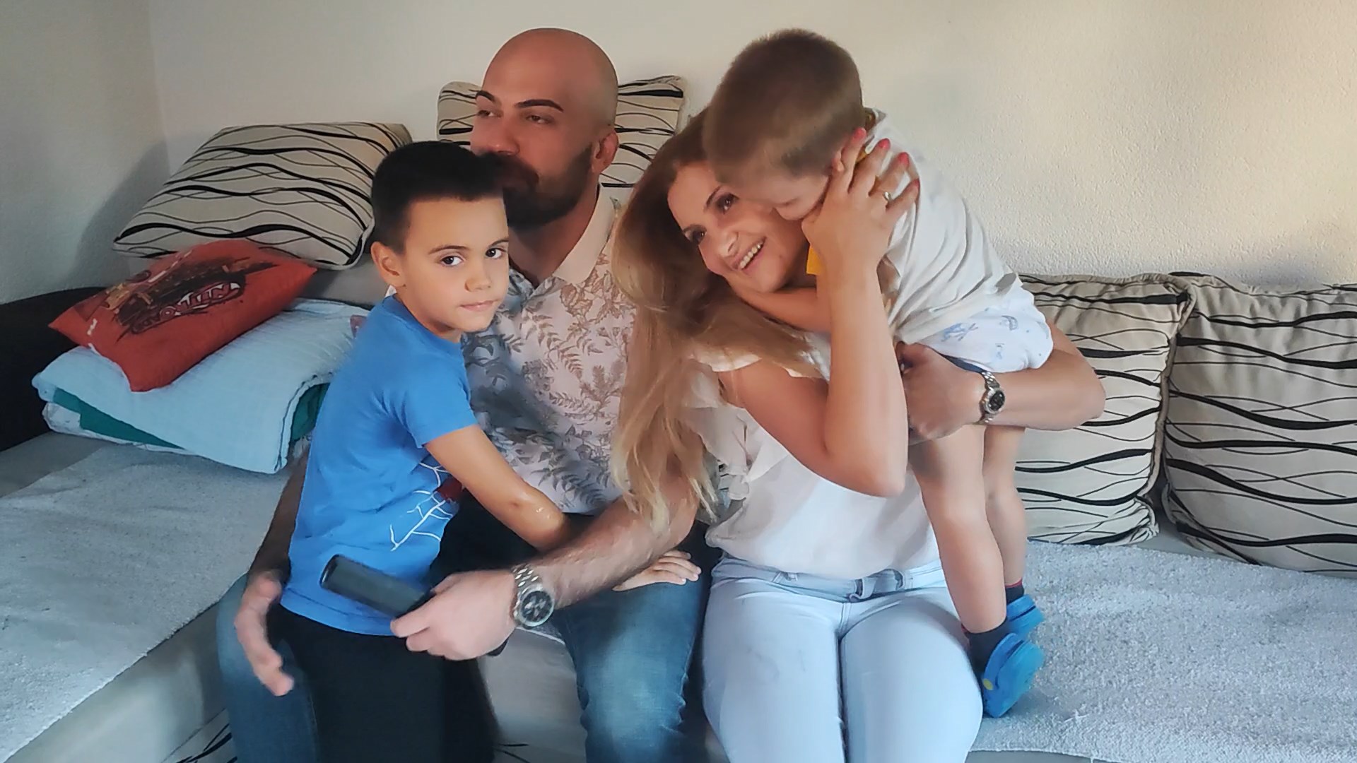 U političku borbu iz straha za budućnost svoje dece – Priča o Mariji i Tomi iz Leskovca – VIDEO