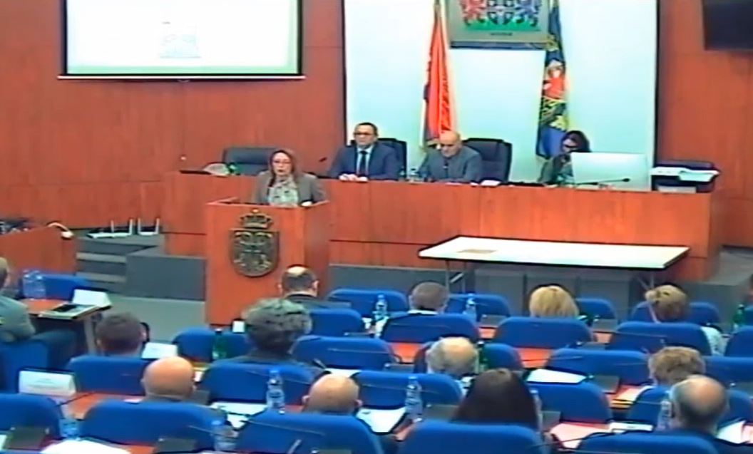 Opozicija u znak protesta zbog izborne krađe napustila zasedanje lokalnog parlamenta – VIDEO