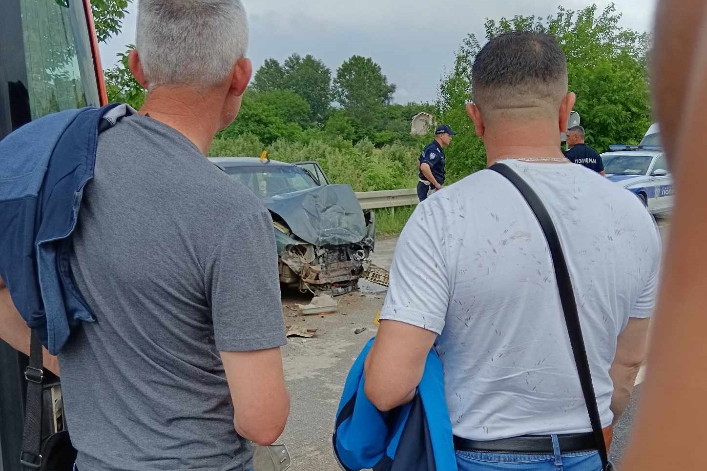 Težak udes autobusa i automobila kod „Knez Petrol“ pumpe, ima povređenih