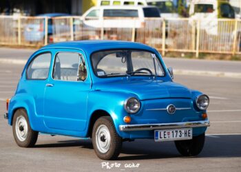 Sređen i uparađen, 42-ogodišnji fića Leskovčanin, spreman za šetnju po belom svetu