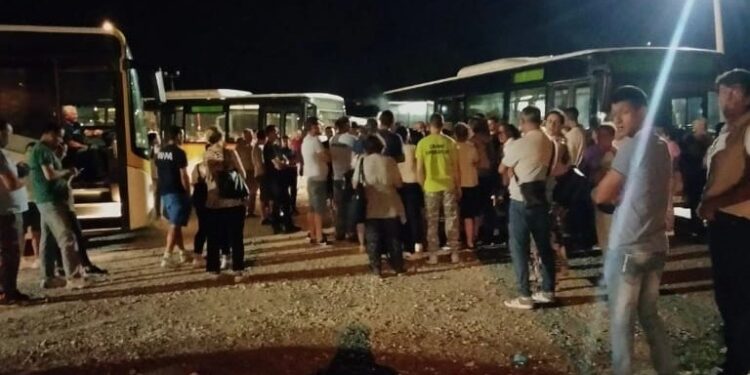 Radnici „Leonija“ štrajkovali zbog očajnih uslova prevoza, proteste najavljuju i Leskovčani