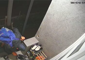 Lopov hara po Donjem Stopanju i Vinarcu, krade patike sa pragova, pa ih još i bira – VIDEO