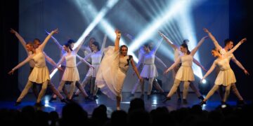 Otvoren STRINGS: UNA SAGA SERBICA oduševila leskovačku publiku