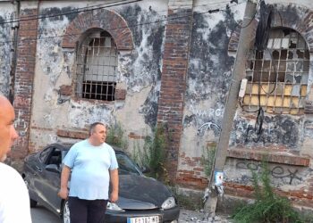 Zakucao se „hyundaiem“ u banderu, deo Leskovca ostao bez struje