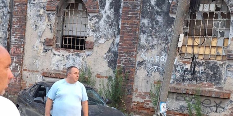 Zakucao se „hyundaiem“ u banderu, deo Leskovca ostao bez struje