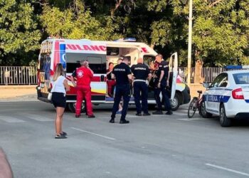 Policajac udario devojčicu u Leskovcu, pa branio da se zove hitna pomoć i njegove kolege