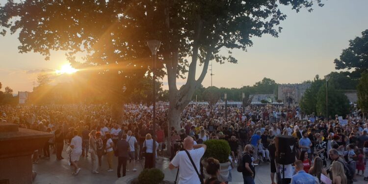 Evo koliko je ljudi bilo na protestu juče u Nišu, Vranju i Leskovcu