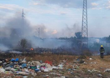 Sve nas potrovaše! Danas dva puta namerno paljena deponija iza „Džinsija“ u Leskovcu