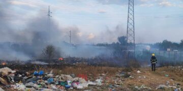 Sve nas potrovaše! Danas dva puta namerno paljena deponija iza „Džinsija“ u Leskovcu