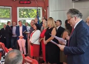 Opozicija zauzela govornicu u Skupštini grada Niša, tvrdi da SNS nema većinu