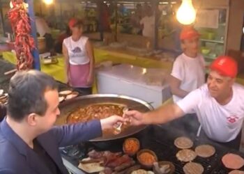 Kad je zbog Žike i Dačića na Roštiljijadi planulo 50 kilograma mesa i 600 litra vina (za dva sata)