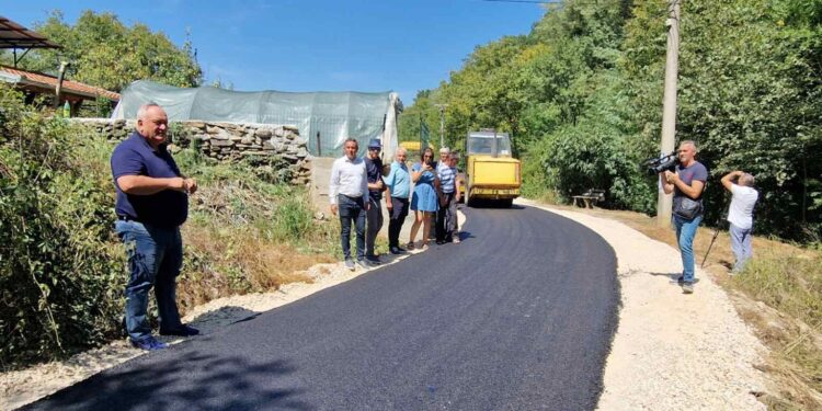 Završili put od jednog kilometra za nedelju, iako je rok izgradnje bio 75 dana