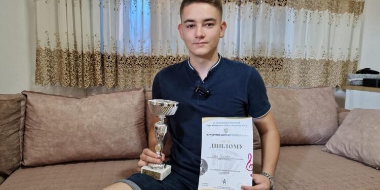 Luka Denčić iz Pertata prva harmonika Srbije u kategoriji juniora