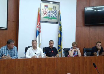 Na pitanja da li smo i koliko zatrovani jučerašnjim požarom nadležni odgovorili ćutanjem