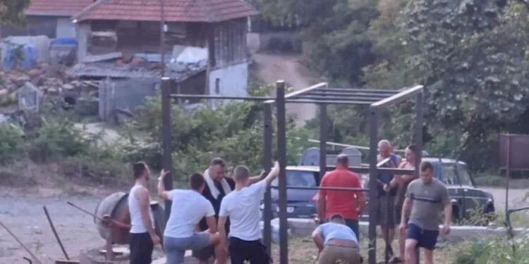 Sami prave teretanu na otvorenom, tri puta jeftiniju nego ove što se plaćaju iz budžeta grada