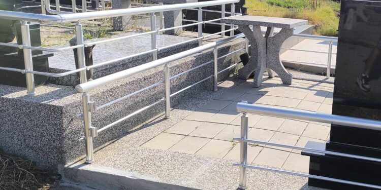 Počeli da kradu i kapije sa parcela na Svetoilijskom groblju