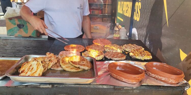 Na Roštiljijadi više pijačnih tezgi od samog roštilja – VIDEO