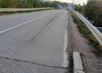 Nadvožnjak na izlasku iz Leskovca kod Bobišta ponovo počeo da tone
