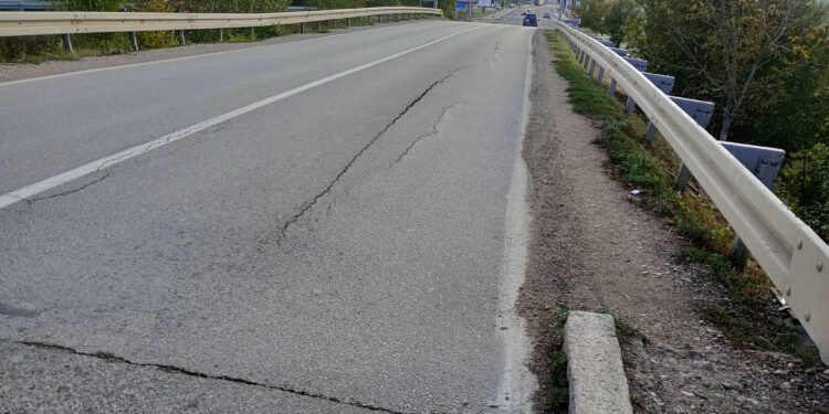 Nadvožnjak na izlasku iz Leskovca kod Bobišta ponovo počeo da tone