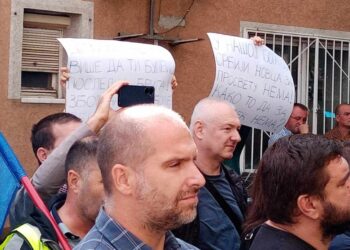 Prosvetari na štrajku dali rok Vladi do 2. oktobra