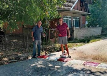 Meštani sami obeležili ležeće policajce