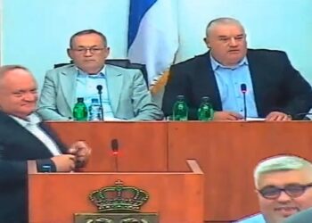 Kako su Cvetanović i Zdravković za samo deset minuta obesmislili rad lokalnog parlamenta – VIDEO