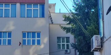 Učenici na problem sa plafonom koji se juče obrušio u Gimnaziji upozoravali još pre dve godine