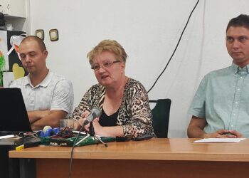 Smiljković: Grad neka plati đačke uniforme u Medicinskoj školi! Sramotan udar na džep roditelja – VIDEO