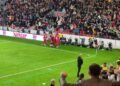 Fudbalksi savez Kosova se žali UEFA zbog isticanja zastave “Nema predaje” na utakmici u Leskovcu