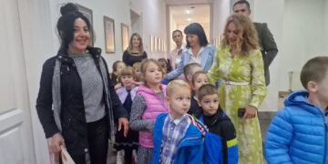 Osnovci od leskovačkih čelnika tražili da im asfaltiraju ulice, a predškolci bolje parkiće