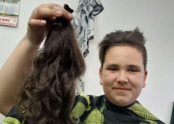 Đole tri godine pustao kosu kako bi je poklonio deci oboleloj od raka