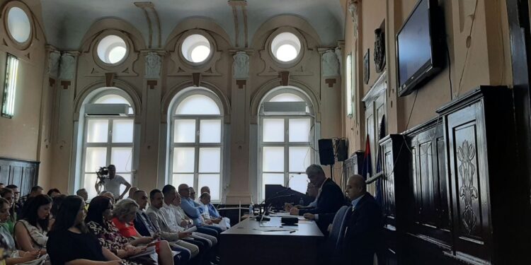Četiri odbornika SNS odustala od svojih mandata