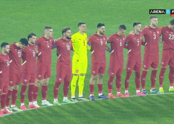 Minut ćutanja za žrtve u Novom Sadu: Tužna scena pred početak meča Srbije i Danske u Leskovcu