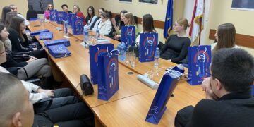 Srednjoškolci iz Jablaničkog okruga posetili Ministarstvo za Evropske integracije