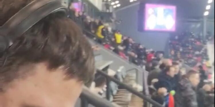 Lokalni vlastodršci novinarske kabine na sinoćnoj utakmici pretvorili u sopstvene VIP lože, dok se novinari smrzavali i izveštavali sa tribina