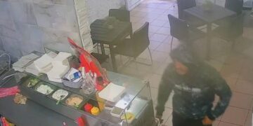 Lopov uhvaćen na kameri kako kupi ceo pazar – VIDEO