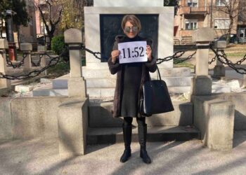 Samo je ona  zastala u 11:52, ostali su gledali svoja posla