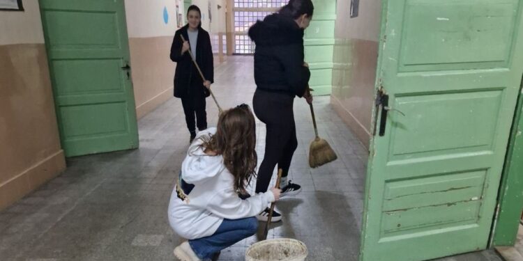 Gimnazijalci demantuju da je bilo incidenata tokom noći u ovoj školi: Evo kako provode vreme tokom blokade