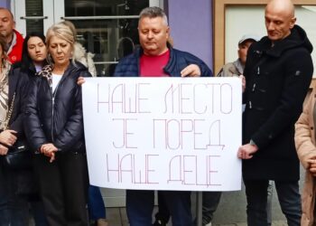 Naše mesto je uz našu decu: Prosvetari u Leskovcu podržali studente