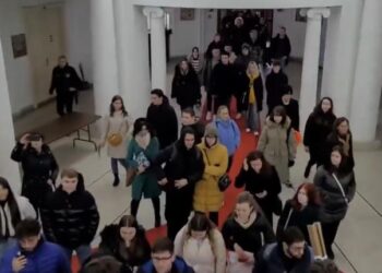 Studenti iz Niša odali počast nastradalima u Novom Sadu, traže od Univerziteta da ih podrži